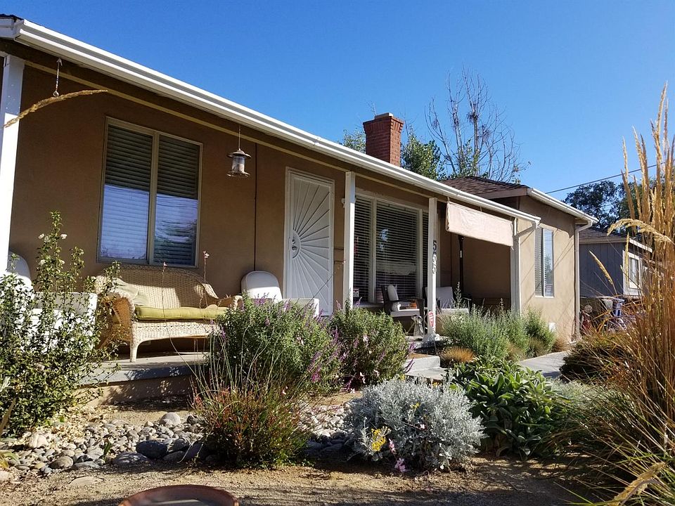 1st image of 555 Lampasas Ave