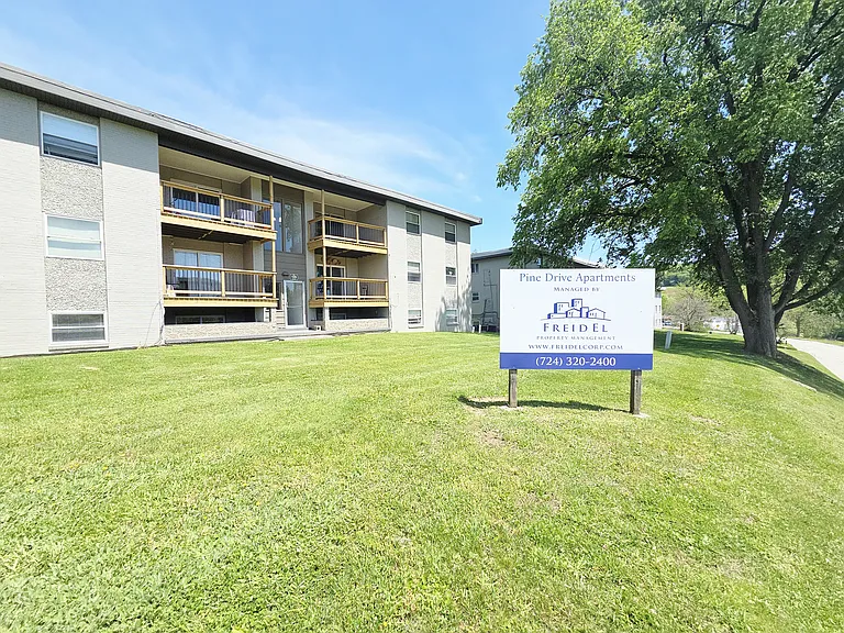 111 Pine Dr — Photo 1