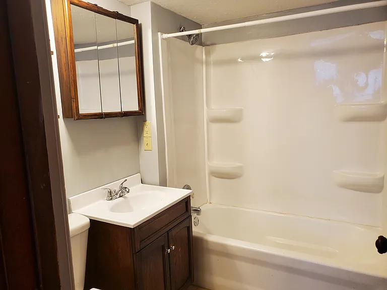 1113 Hickory St — Photo 8