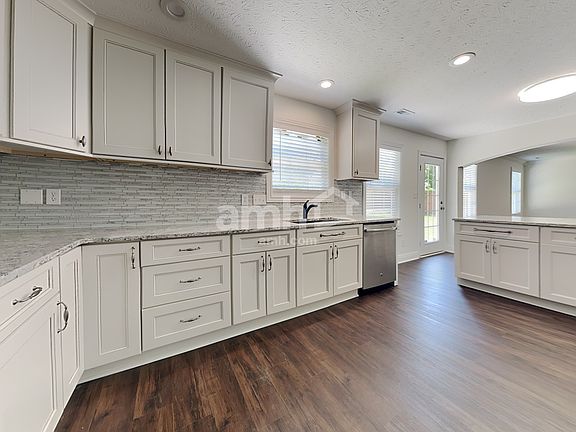 3rd image of 2937 John Andrew Ln