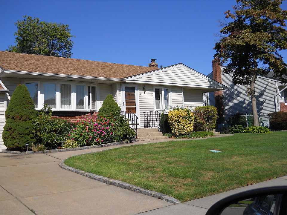 1st image of 37 Cambridge Dr