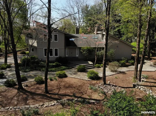 47 Hopper Farm Rd, Upper Saddle River, NJ 07458