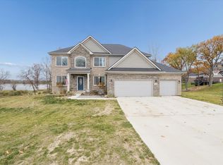 126 Parker Ln, Ortonville, MI 48462