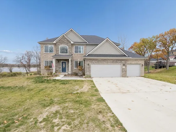 126 Parker Ln, Ortonville, MI 48462