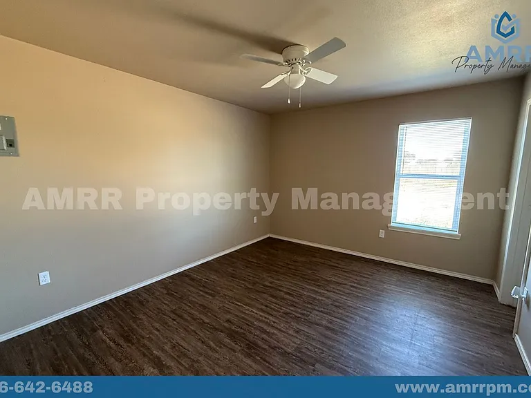 3422 E 3rd St — Photo 5