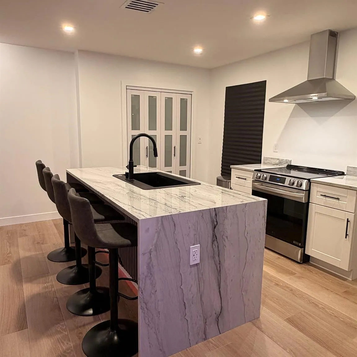 2 bed, 1.0 bath, 915 sqft, $2,900 — Photo 4