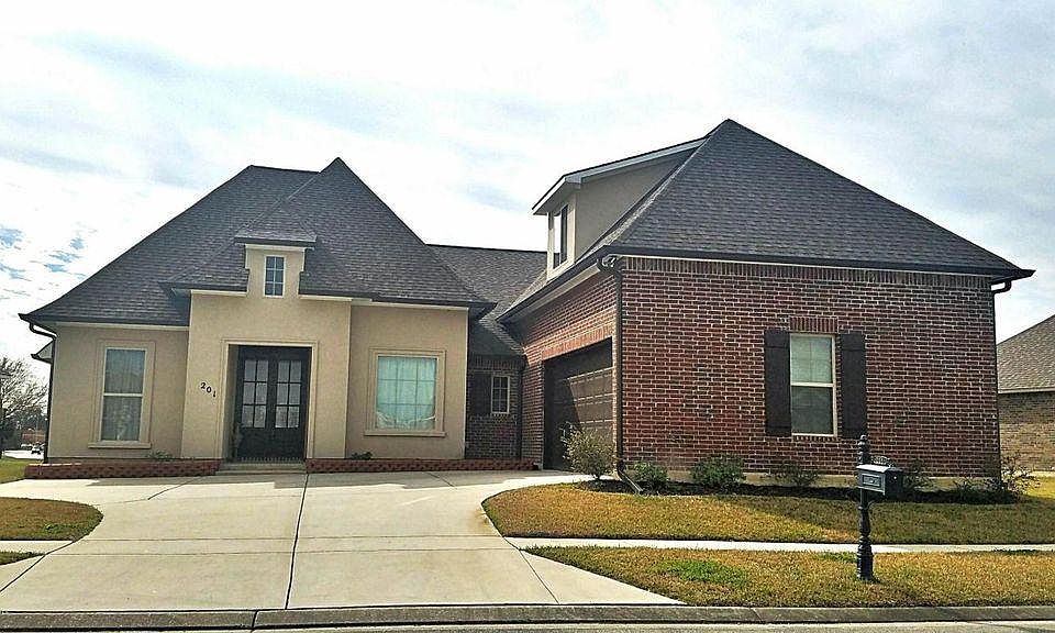 1st image of 201 Crooked Stick Ln