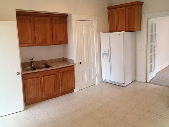 5th image of 15 Belcher St #B