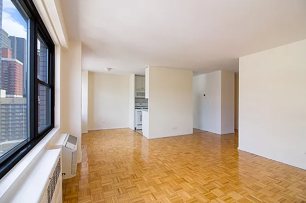 Rented by CitySites Real Estate Group | media 5