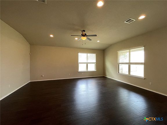 2nd image of 1126 Daffodil Dr