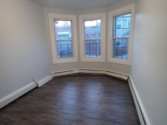 3rd image of 16 Seymour St