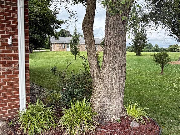 2nd image of 904 Tyler Cir