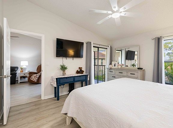 5th image of 4482 Weybridge St #4482