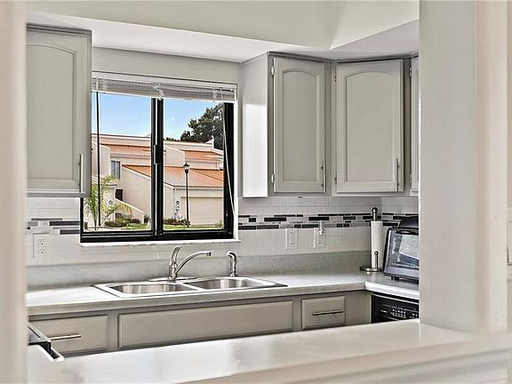 5th image of 4316 Harbor House Dr #9