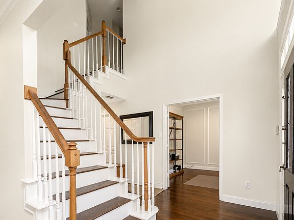 4th image of 2707 Whitby Ln