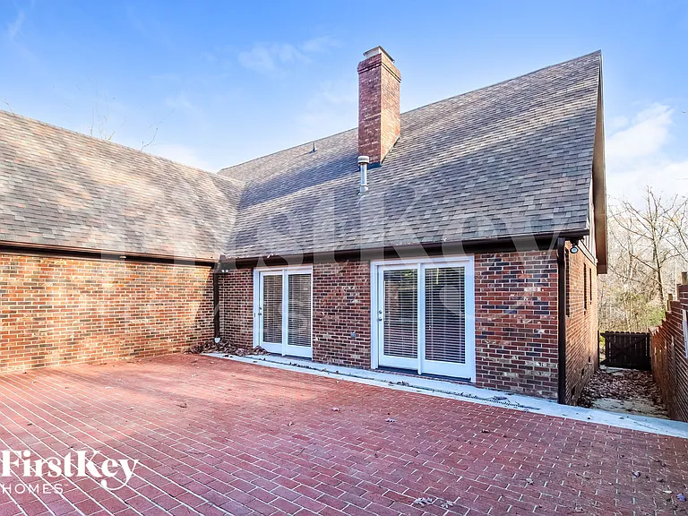 1301 Westminster Dr — Photo 17