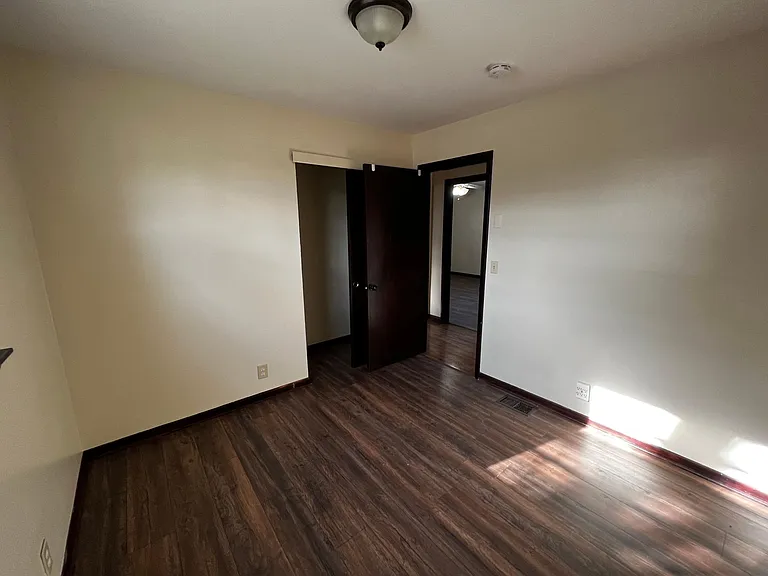 5002 Whispering Hills Ct — Photo 11