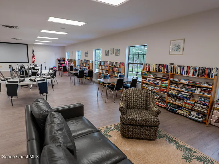 605 Saint Albans Ct #18H — Photo 30