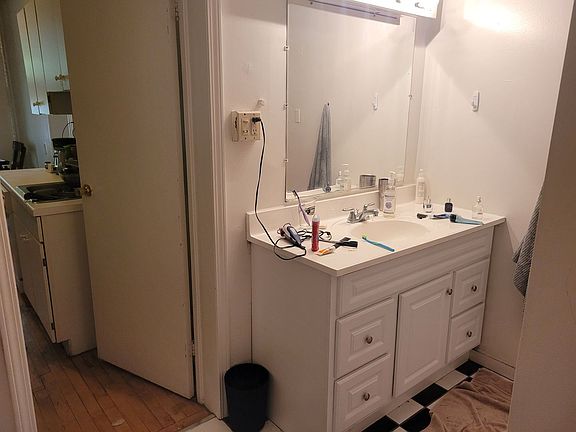 3rd image of 1210-12 N Van Buren St #1
