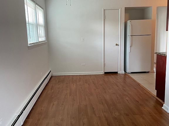 3rd image of 7318 Oakwood Ave APT 3