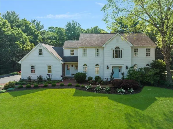 150 Delta Dr, Saunderstown, RI 02874