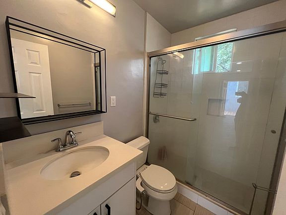 5th image of 143 N Greenwood Ave #B