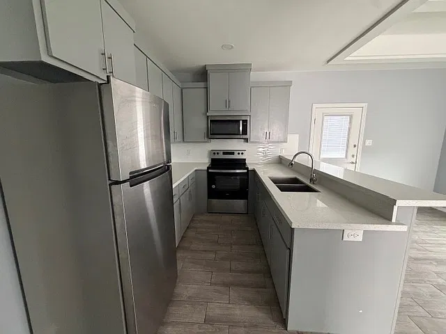 413 East Acacia Street - 2 — Photo 3