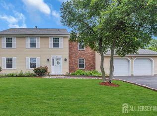 51 Sturbridge Dr, Piscataway, NJ 08854