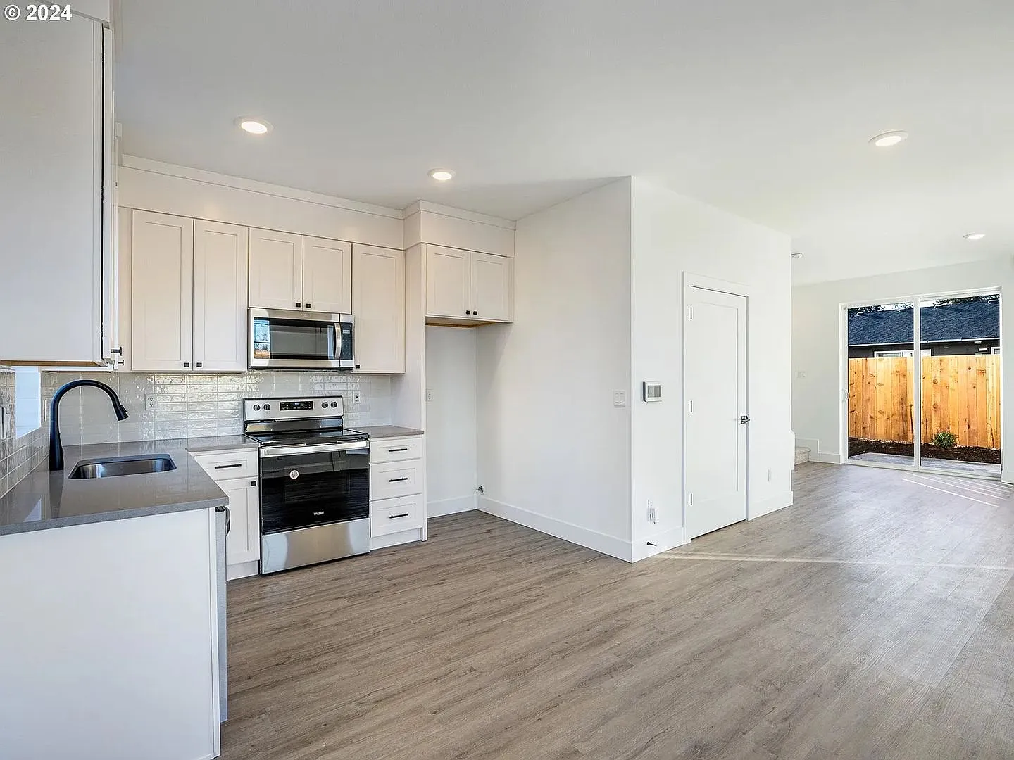 Charming 2-Bedroom 2.5 bath Home with Hardwood Floors & Attached Garage — Photo 4