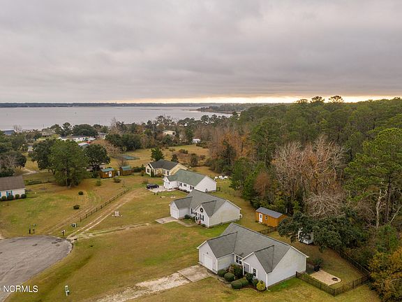 2nd image of 126 Joans Haven Dr