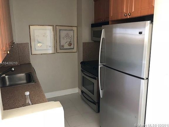 4th image of 2450 NE 135th St APT 606