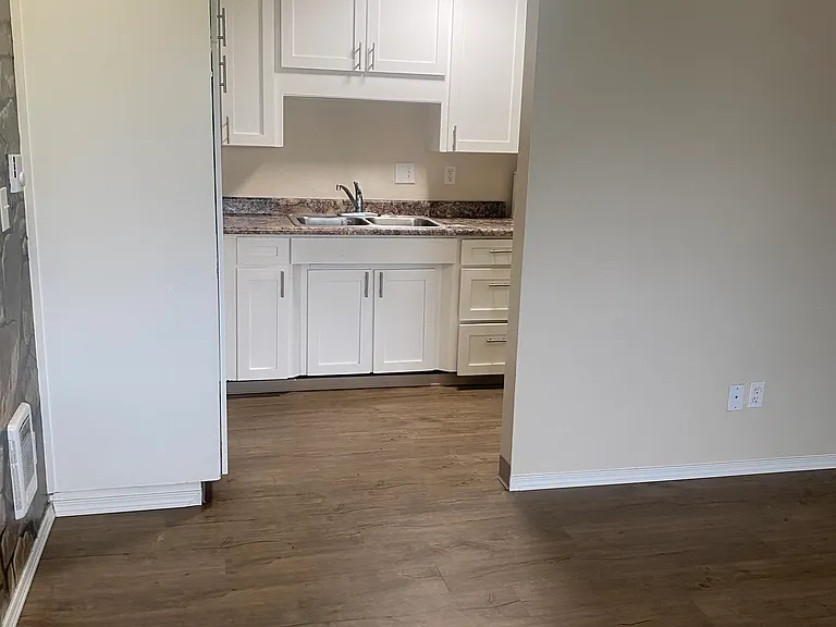 Whitworth Apartments — Photo 9