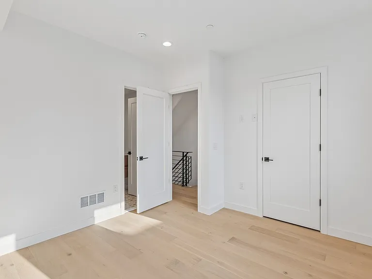1342 S Bouvier St — Photo 24