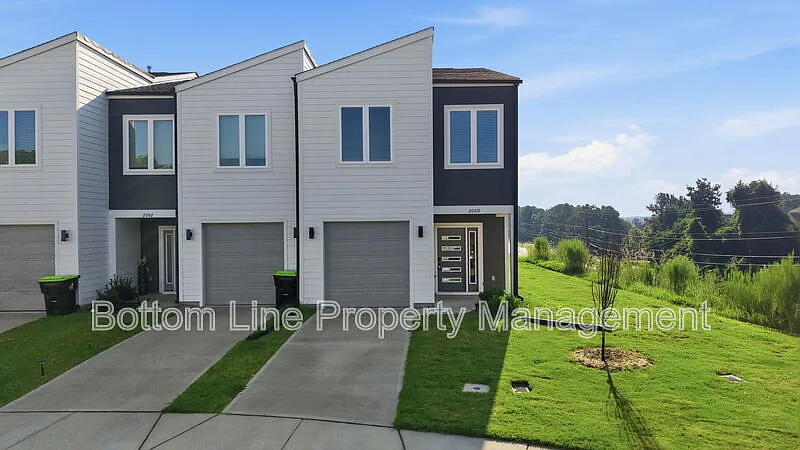 3 bed, 2.5 bath, 1740 sqft, $1,875 — Photo 1