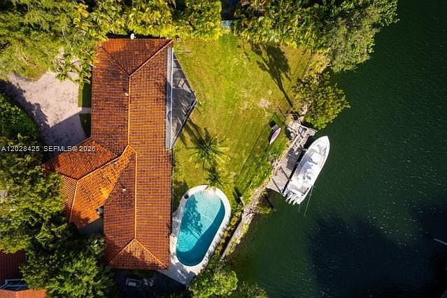 2nd image of 230 Edgewater Dr