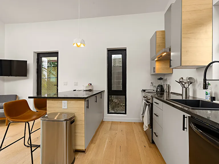5204 Baltimore St #1/2 — Photo 37