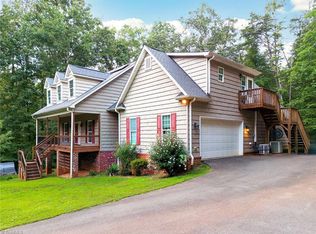 5853 Meadow Ln, Pfafftown, NC 27040