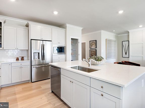 7th image of this home