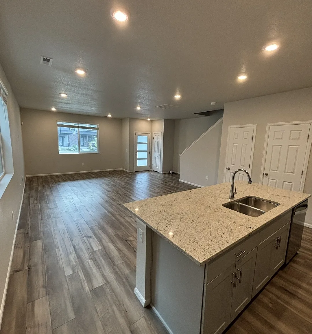 3 bed, 1874 sqft, $2,850 — Photo 3