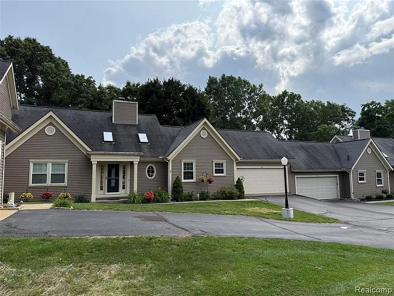 7670 Golden Hill Ct #22 — Photo 2