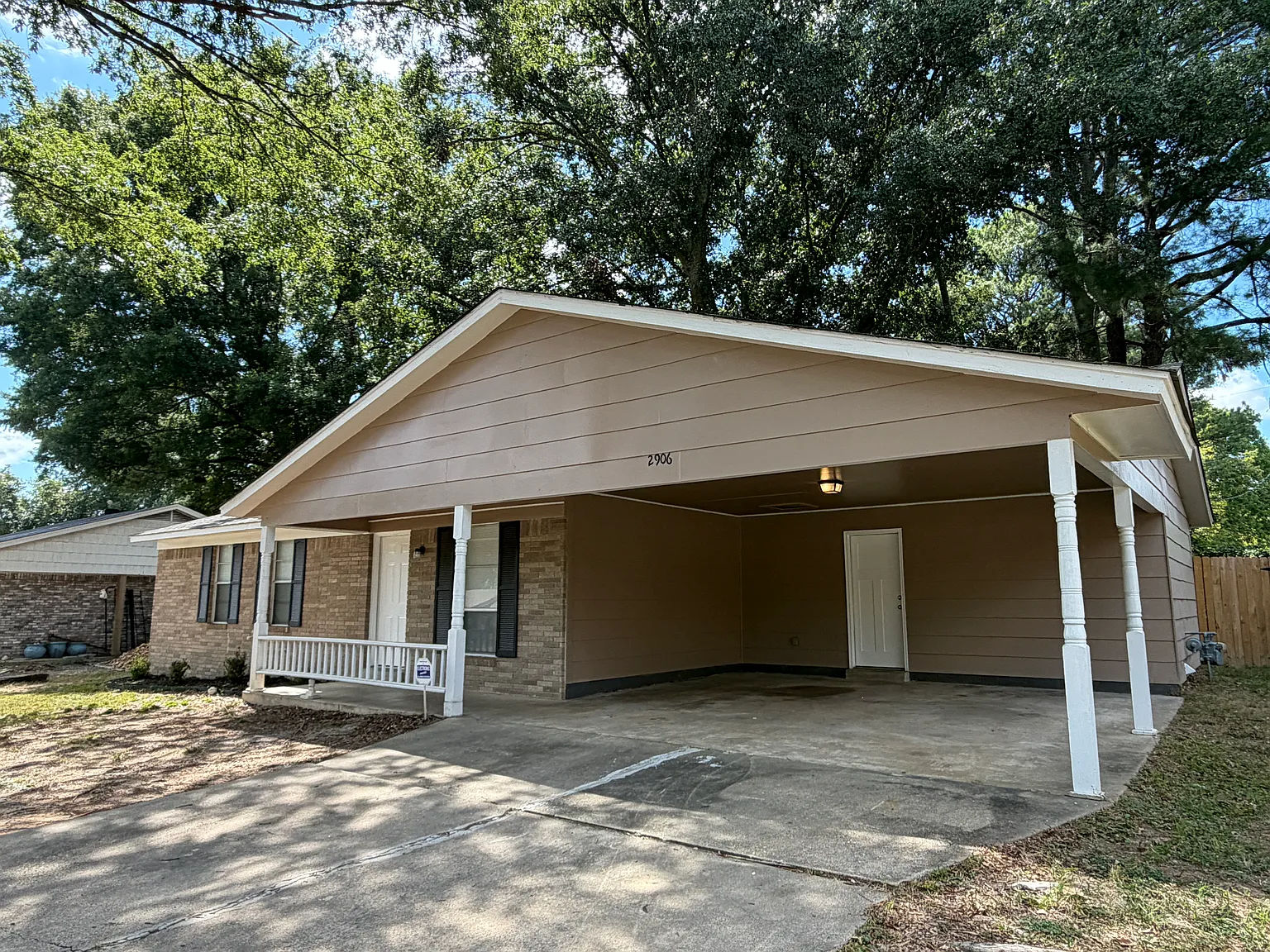 2906 Pamela — Photo 2