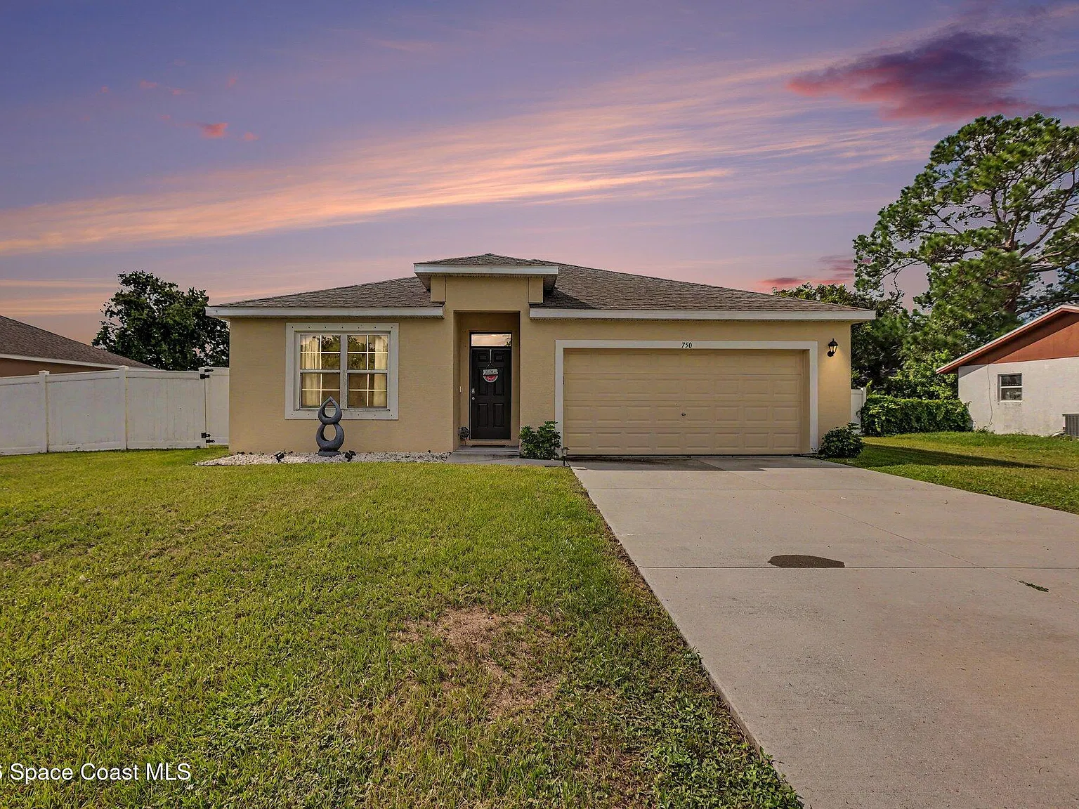 4 bed, 2.0 bath, 1830 sqft, $2,300 — Photo 1