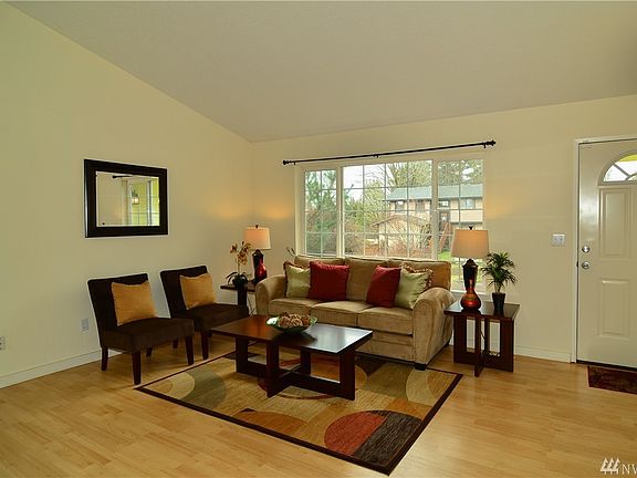 4th image of 2413 Prospect Ave NE