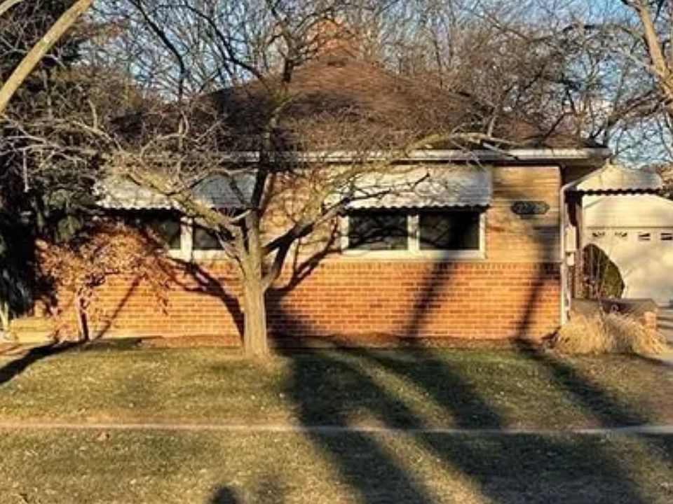 1st image of 22726 Lake Way