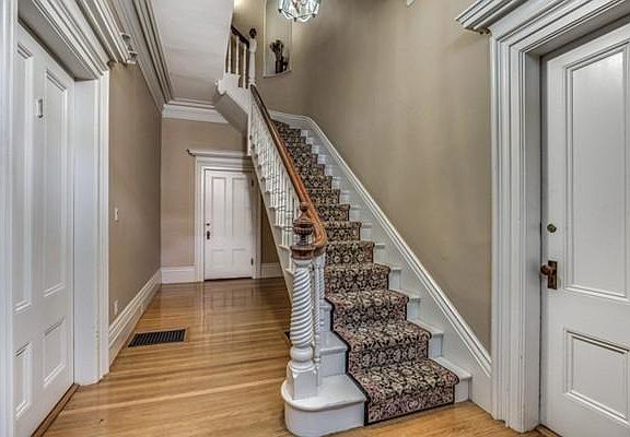 3rd image of 387 Essex St #2
