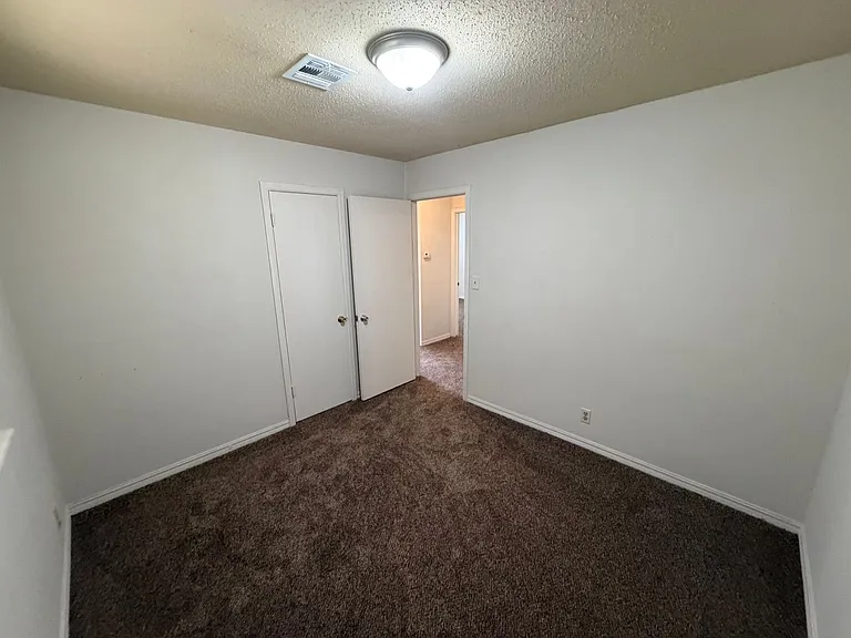 1011 Raleigh Cir — Photo 12