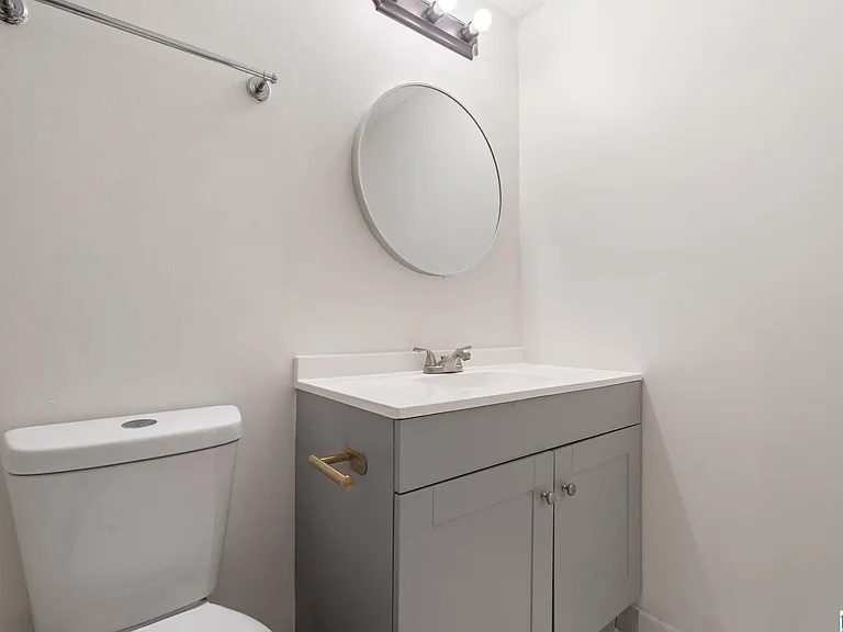 2409 Arlington Cres #D — Photo 29