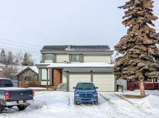 19 Deer Bay SE, Calgary, AB T2J6N9