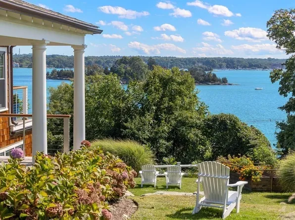 24 Marion St, Hingham, MA 02043