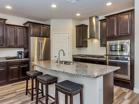 Gourmet kitchen!